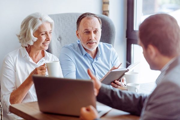 couple-consultation-projet-financement couple-consultation-projet-financement